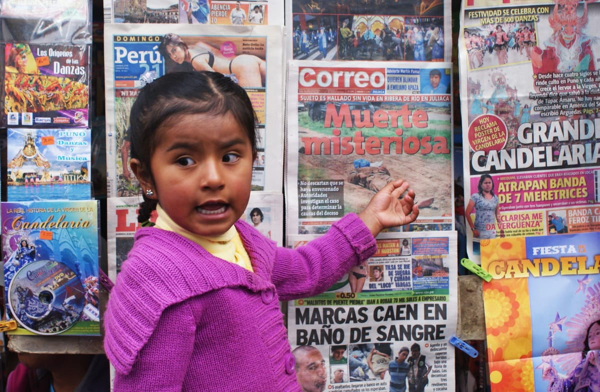 Mujeres esperando para bailar